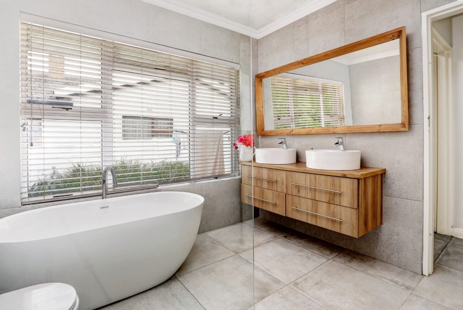 4 Bedroom Property for Sale in Welgemoed Western Cape
